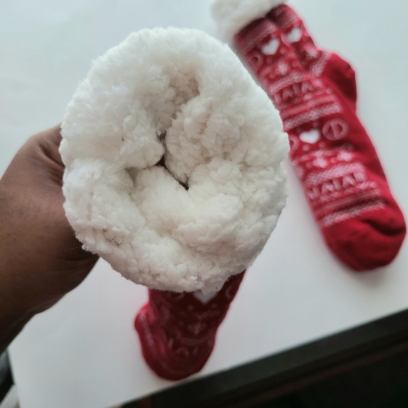 Old Navy Red Christmas Fur Lined Slipper Socks - Picture 4 of 6